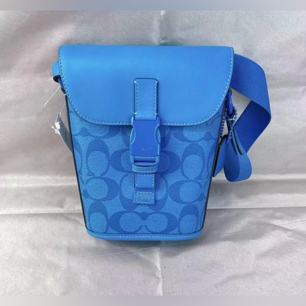 COACH Track Small Flap Crossbody In Signature Canvas! Limited Edition. - Picture 3 of 8